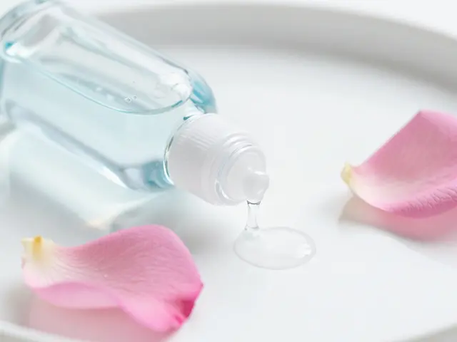 Co použít při sexu pro lepší zážitek? Průvodce mazivy, doplňky a hygienou